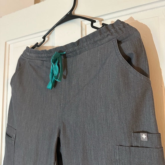 Graphite Gray Figs Scrub Set - Picture 5 of 6